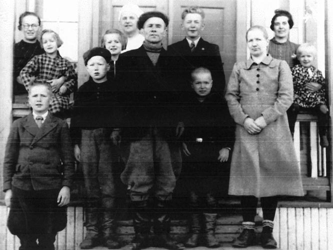 Tarkkonen Edvard perheineen