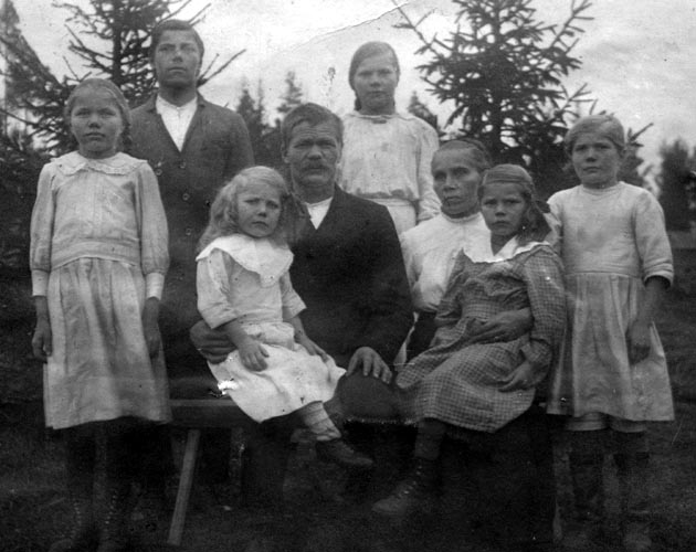 Simpanen Pekka perheineen