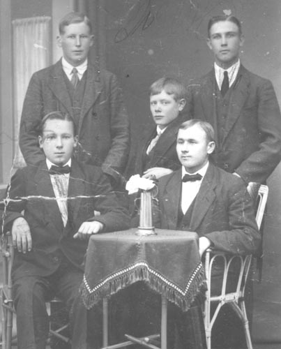 Tarkkonen Edvard ystvineen