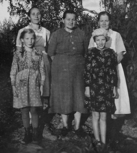 Uosukaisia Luhtalassa 1945